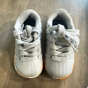 K-Swiss Light Gray Kids Sneakers with Orange Toe Accents